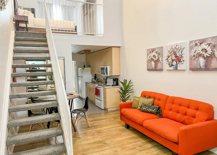 Stylish Loft Apartments Near Downtown With Free Parking