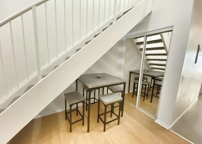 Stylish Loft Apartments Near Downtown With Free Parking