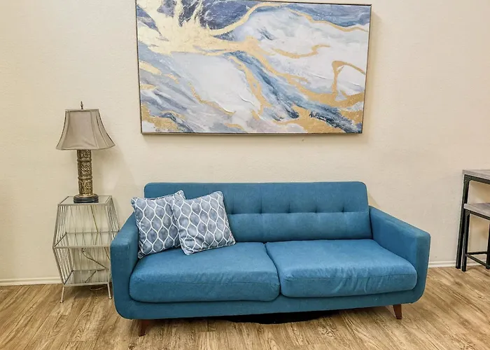 Stylish Loft Apartments Near Downtown With Free Parking