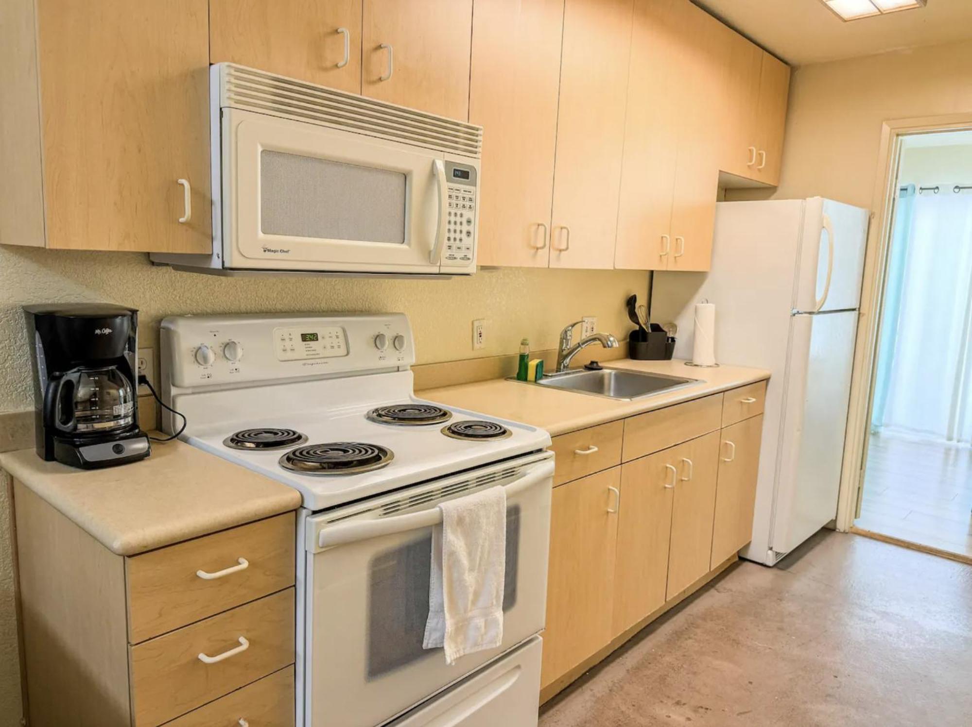 Stylish Loft Near Downtown With Free Parking