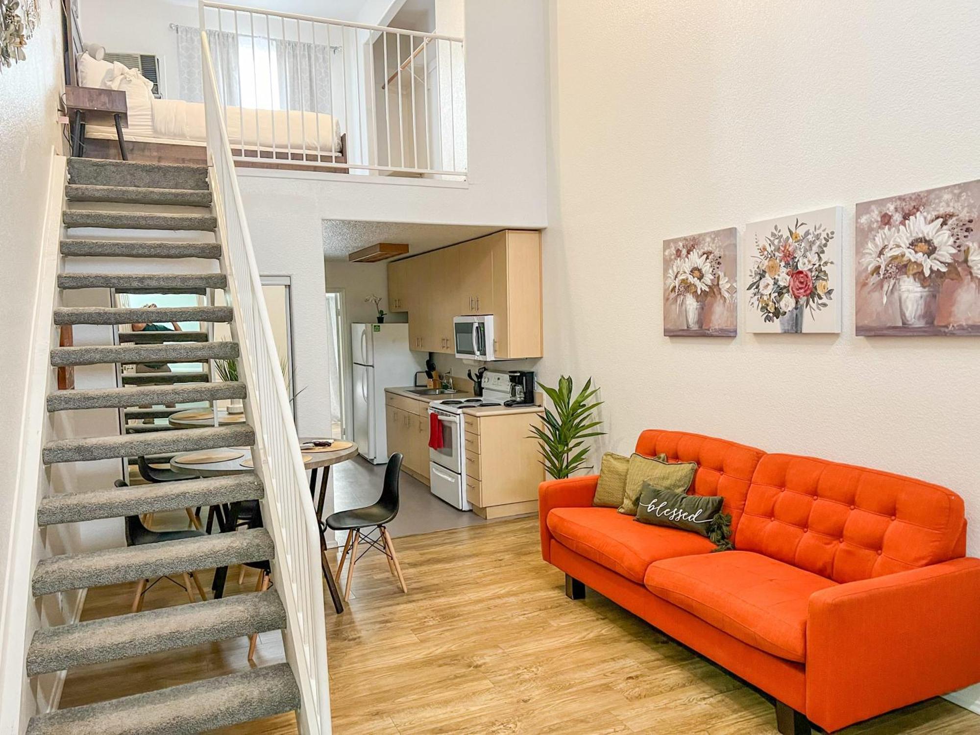 Apartment Stylish Loft Near Downtown With Free Parking