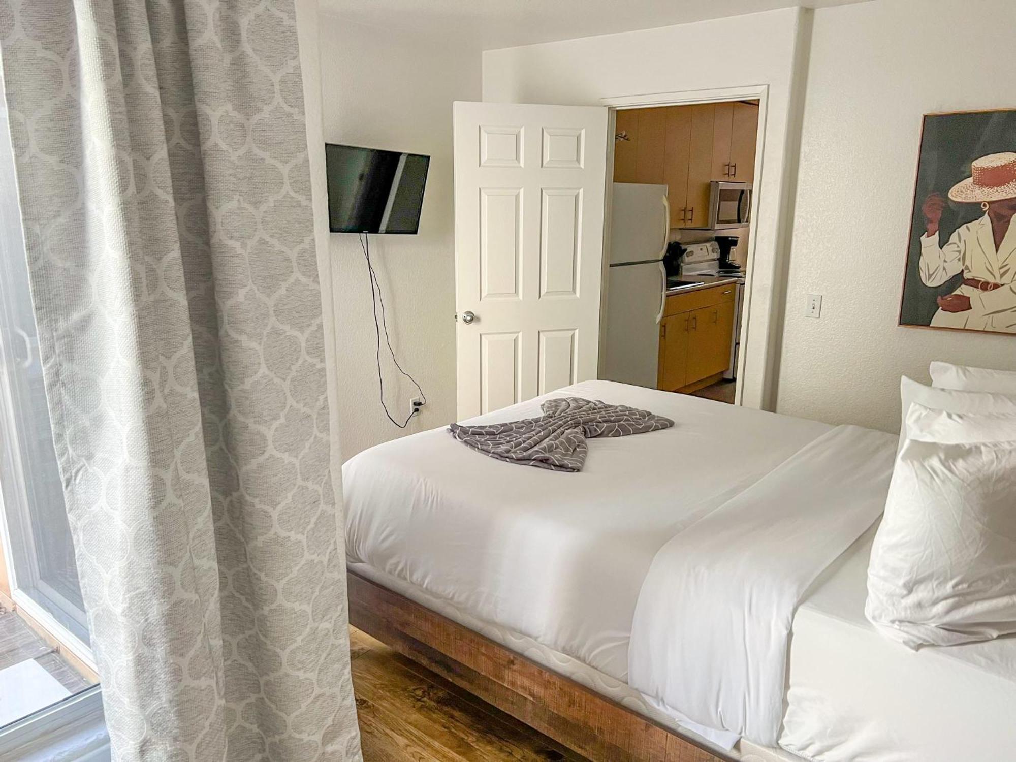 Stylish Loft Near Downtown With Free Parking San Diego