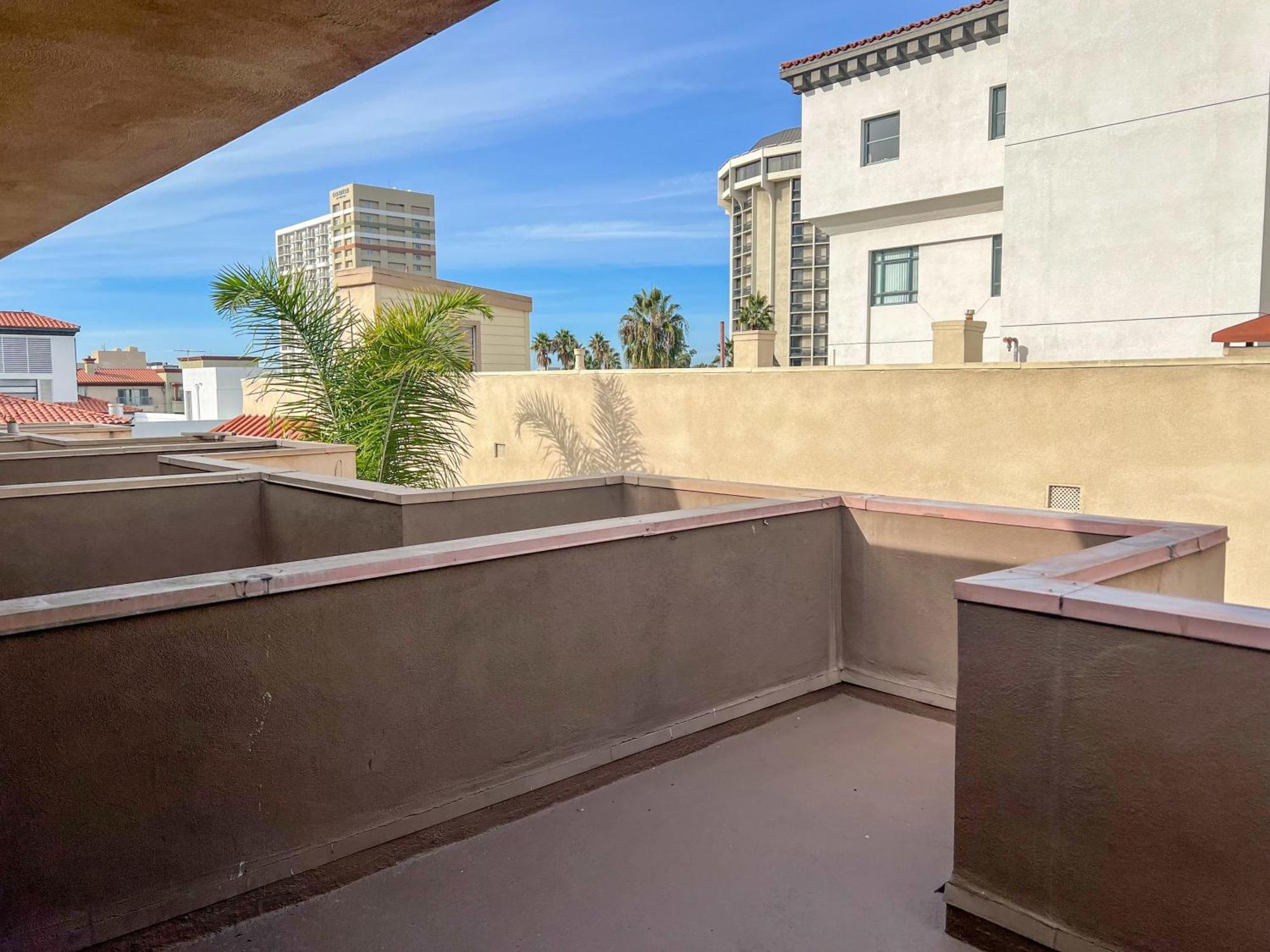 Stylish Loft Near Downtown With Free Parking Apartment