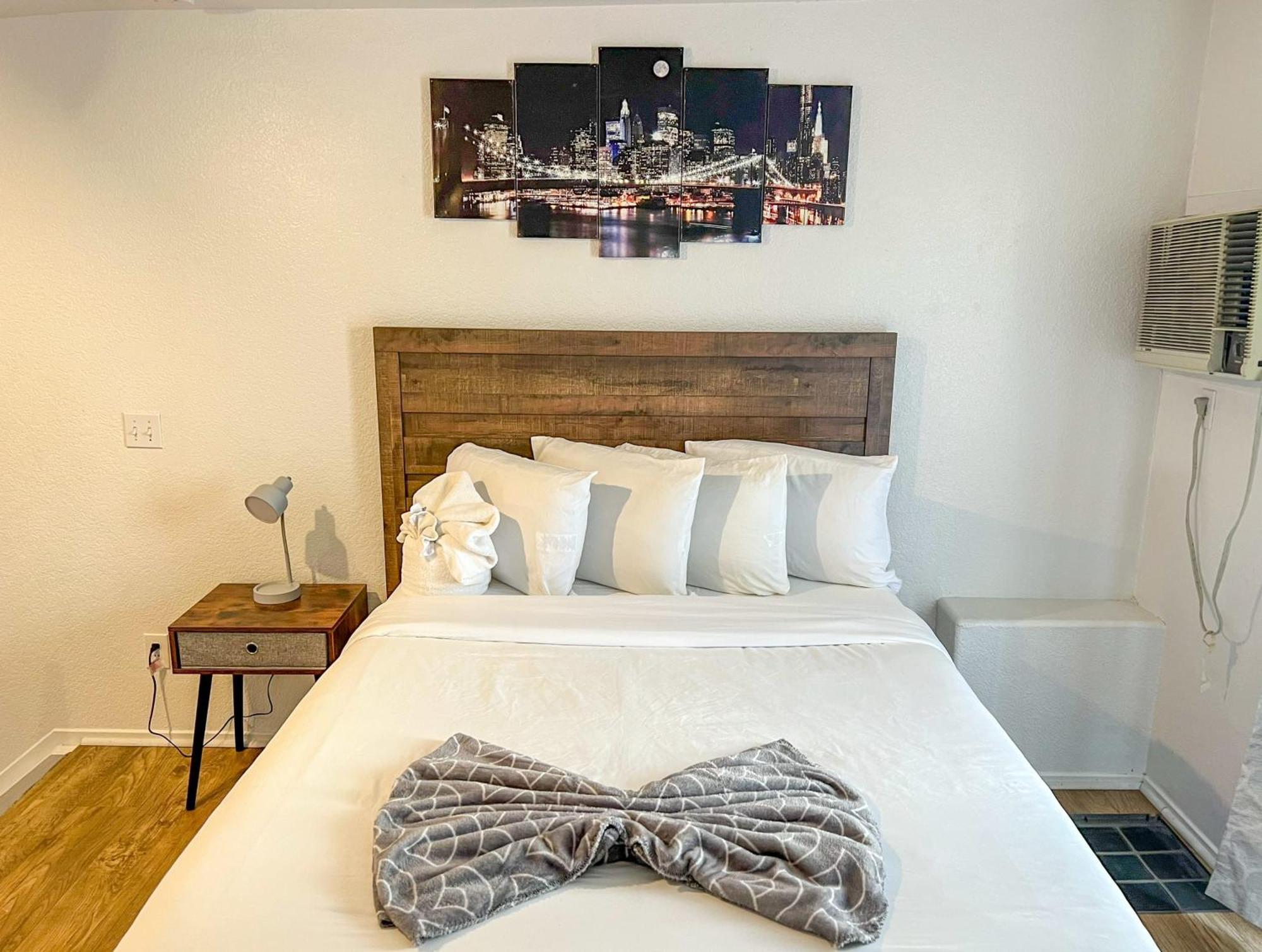 Stylish Loft Near Downtown With Free Parking San Diego