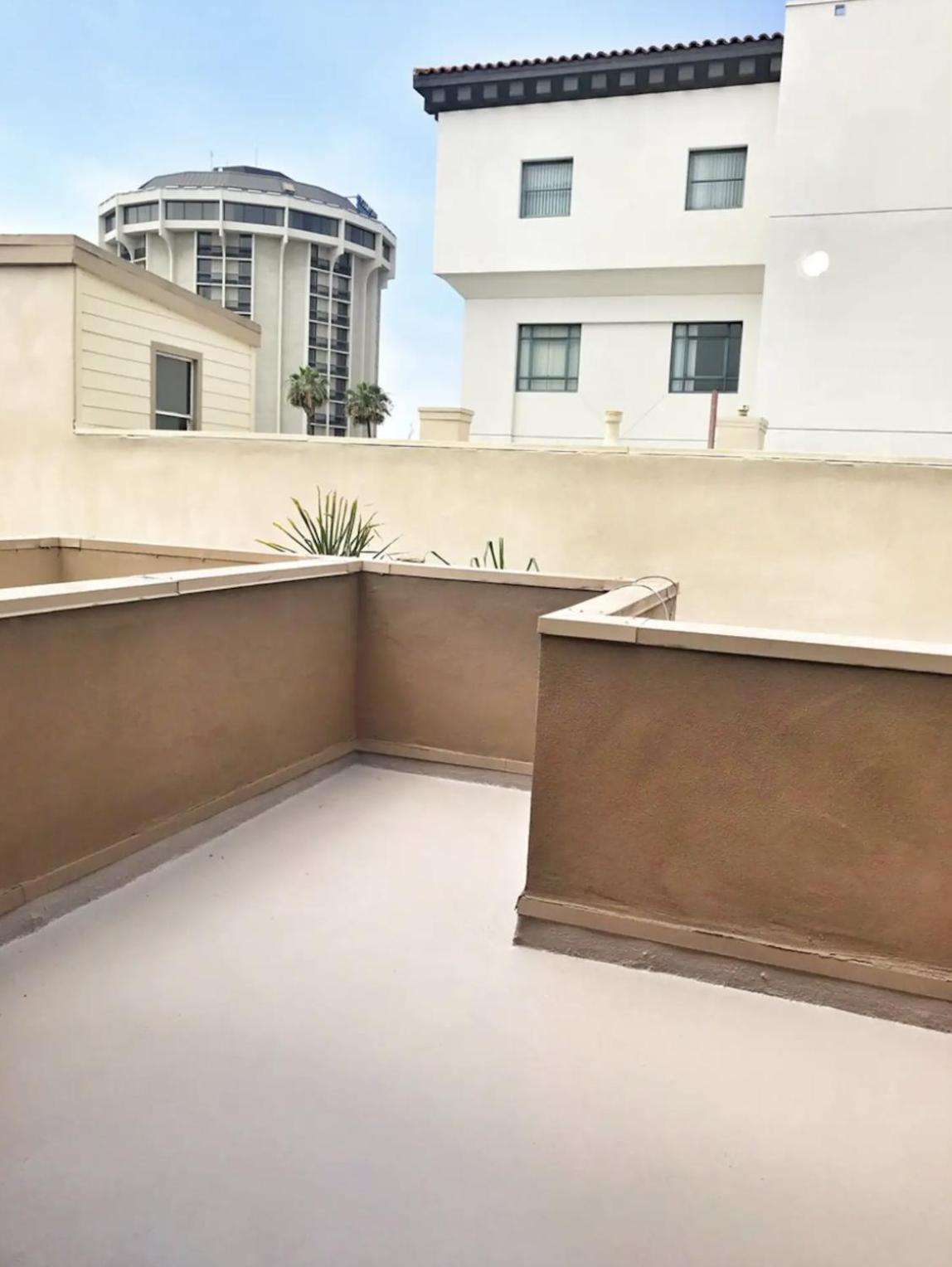 Stylish Loft Near Downtown With Free Parking Apartment *