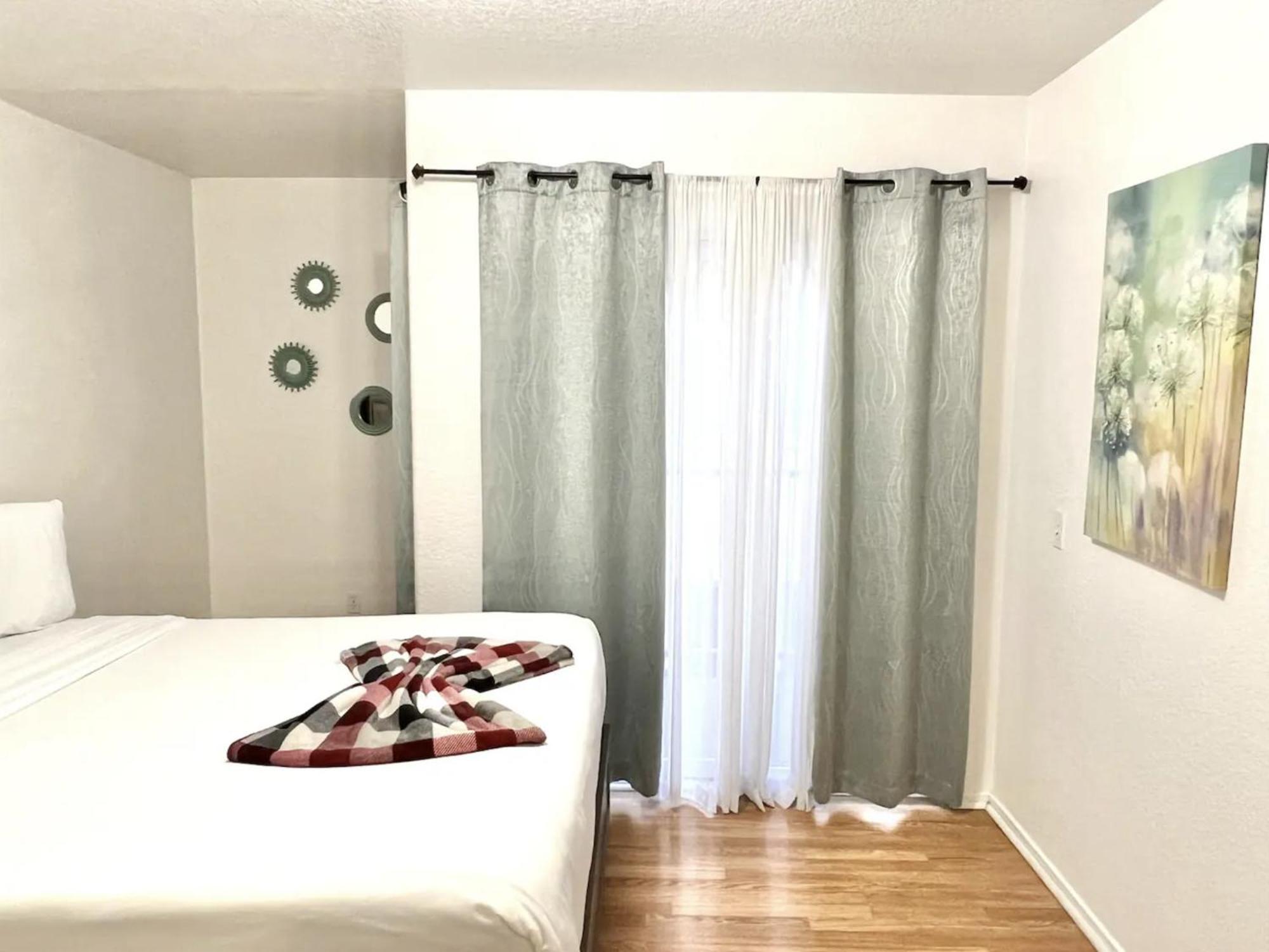 Stylish Loft Near Downtown With Free Parking San Diego