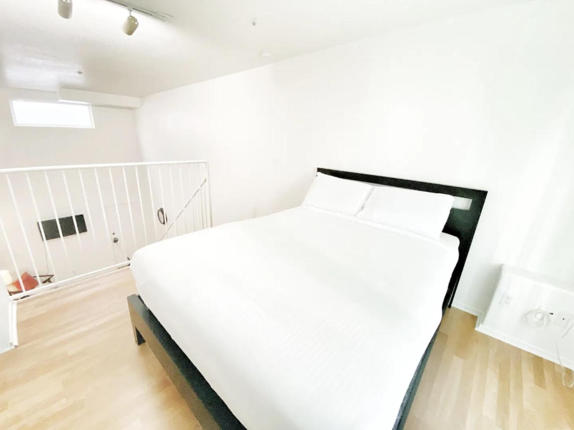 Stylish Loft Near Downtown With Free Parking San Diego