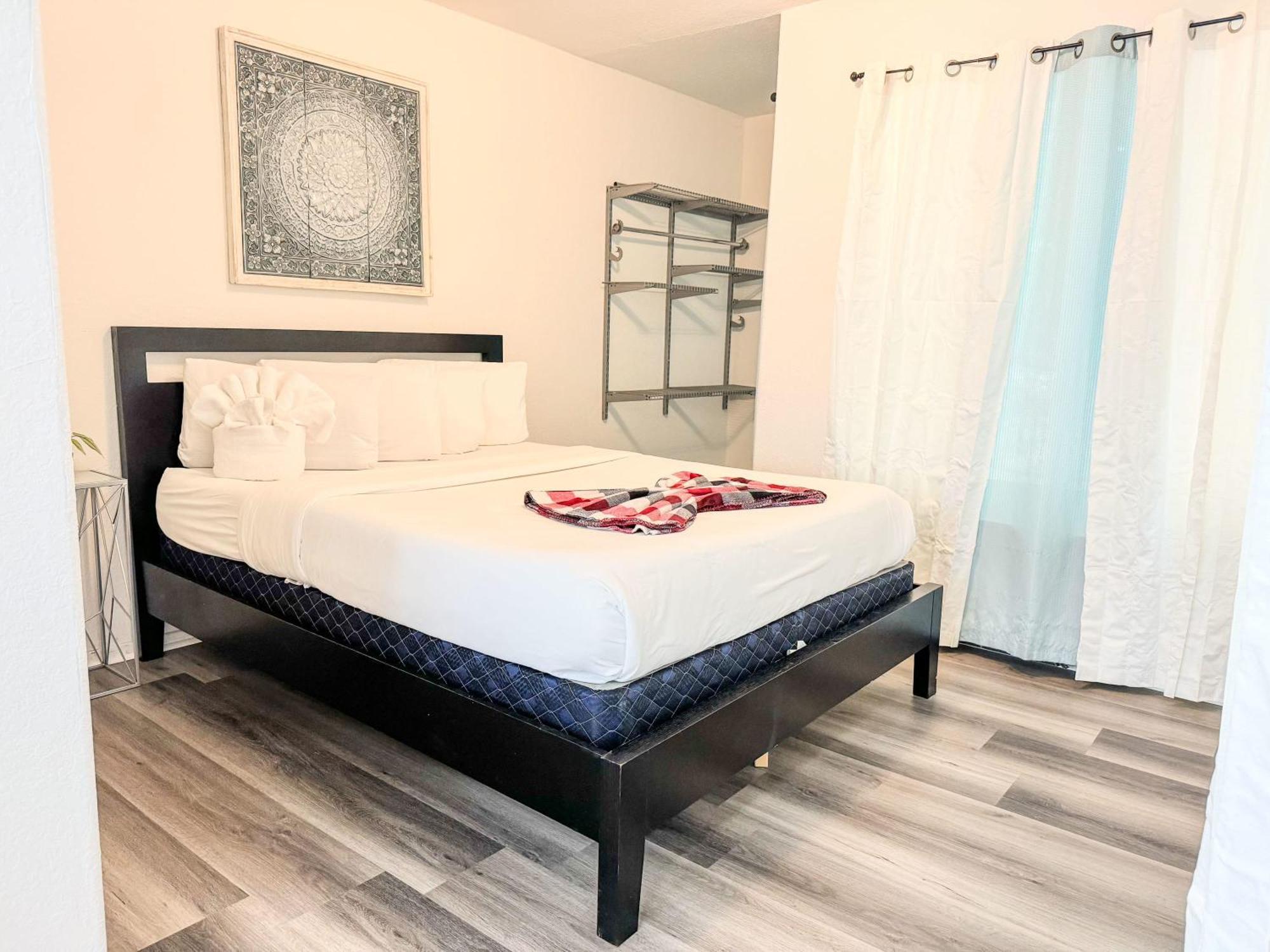 Stylish Loft Near Downtown With Free Parking Apartment *