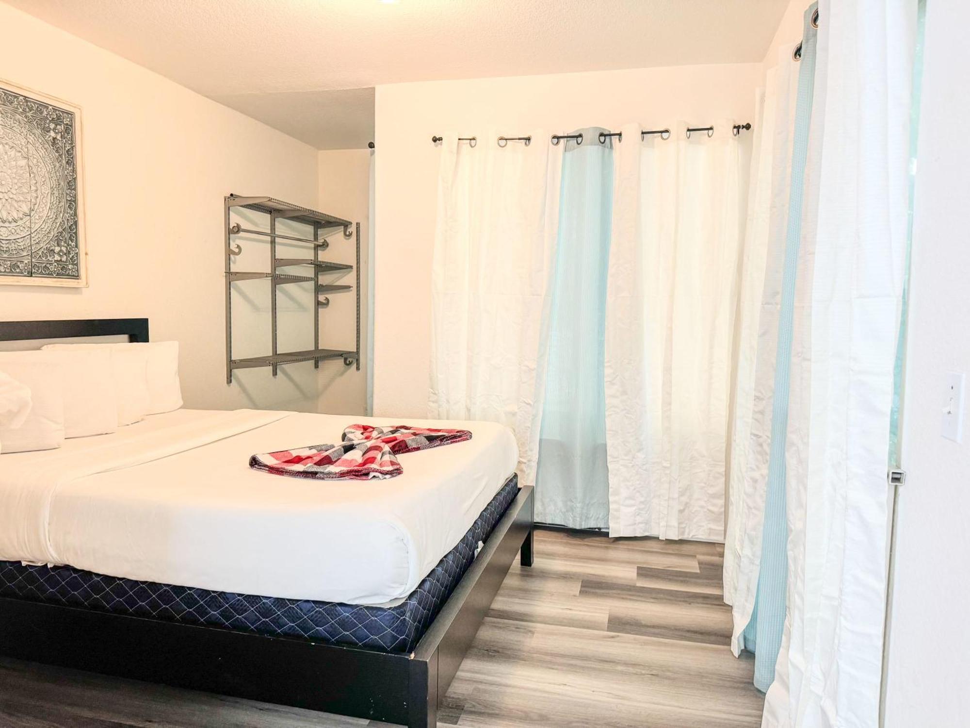 Stylish Loft Near Downtown With Free Parking Apartment *